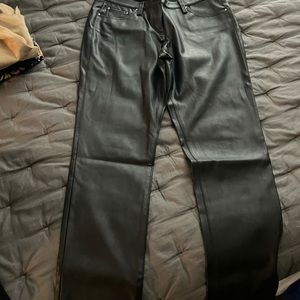 Black pants (Like leather)